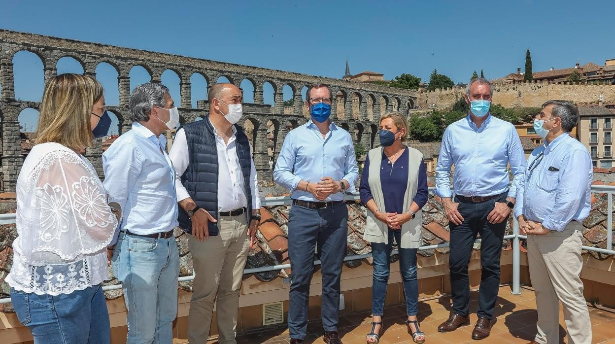 El portavoz del grupo Popular en el Senado, Javier Maroto, mantiene una reunión con el comité de Dirección del PP en Segovia