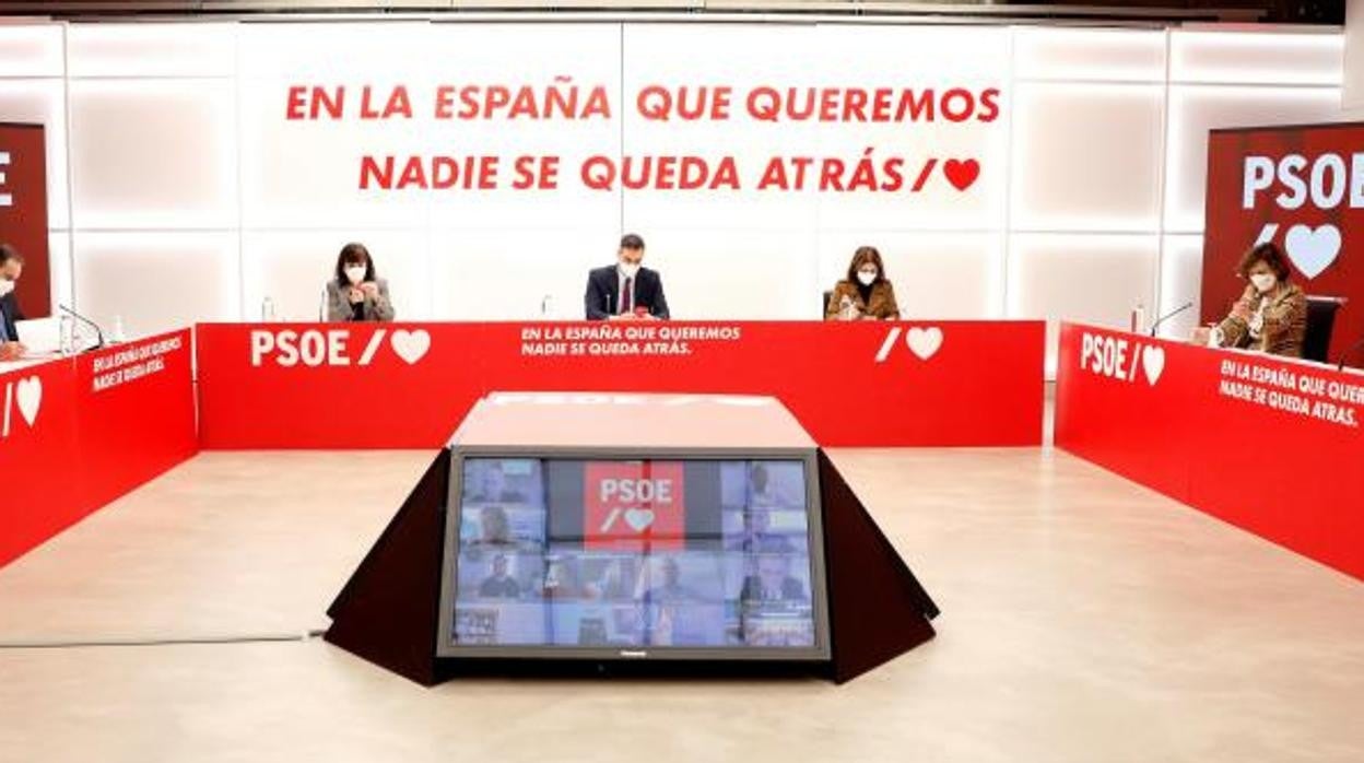 Imagen de la cúpula del PSOE en una reunión en Ferraz