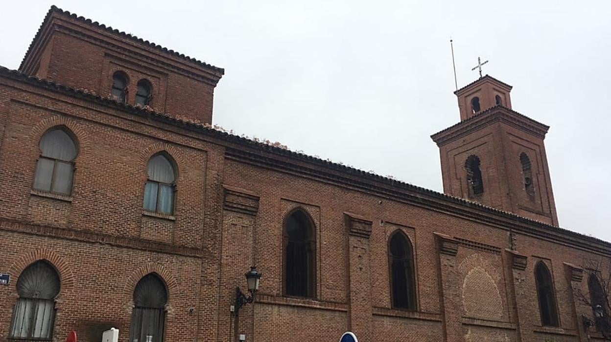 La fachada de ladrillo de la iglesia de San Matías, en el distrito de Hortaleza