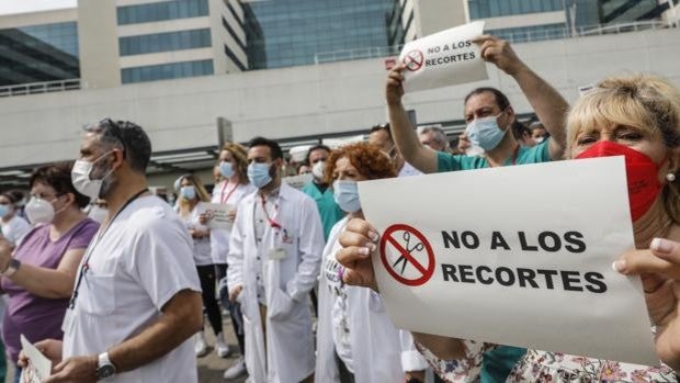 Las enfermeras de Valencia reciben ofertas de trabajo de toda España tras los 3.300 despidos de Ximo Puig