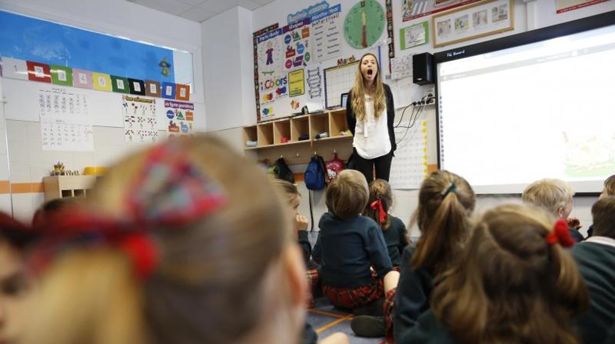 Clase de inglés para los más pequeños en un colegio madrileño