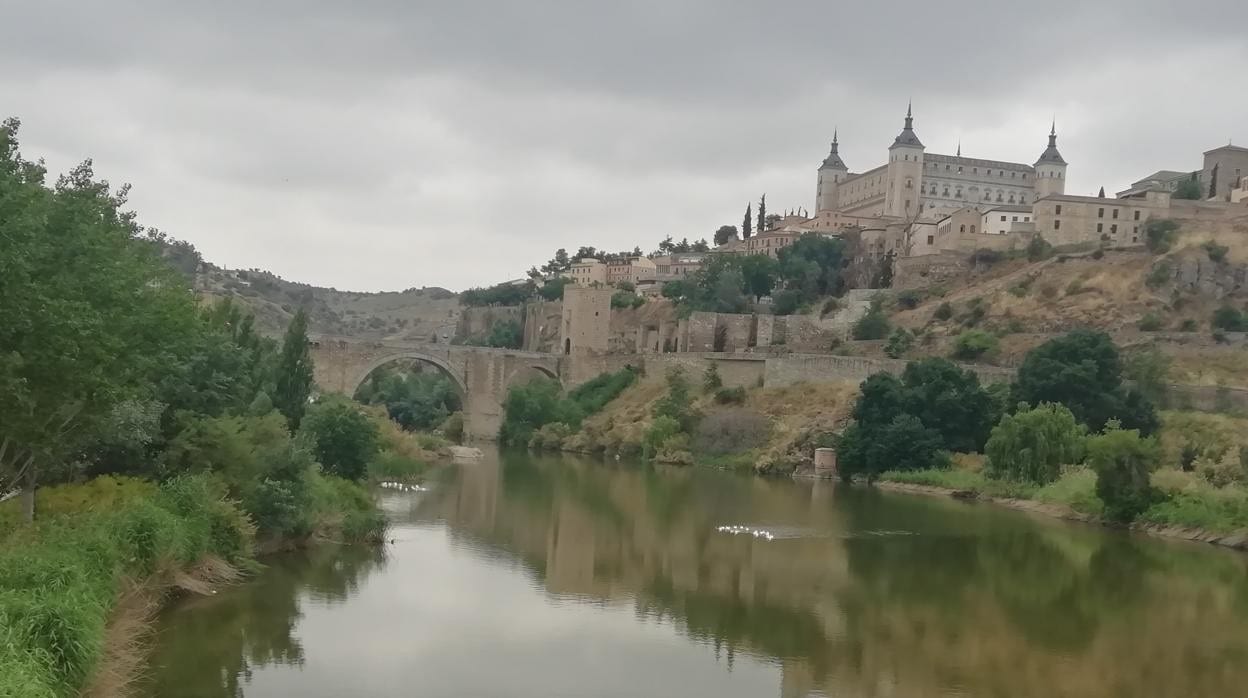 Vista de Toledo, este sábado, desde el puente de Azarquiel