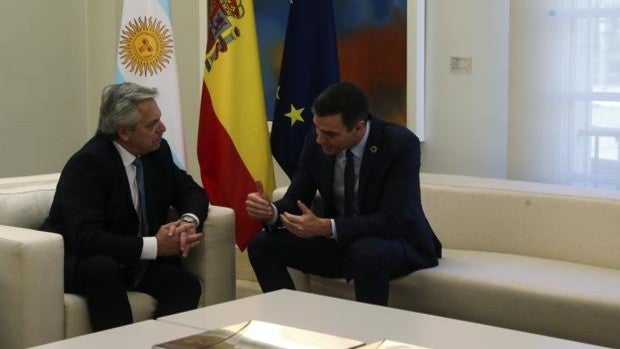 Argentina espera la lluvia de millones prometida con la visita de Sánchez