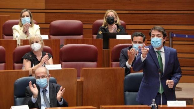 Mañueco pide a Sánchez que «se vaya cuanto antes a su casa» por «el caos» generado