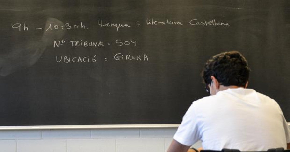 Un grupo de alumnos realiza las PAU en las instalaciones de la Universidad de Gerona