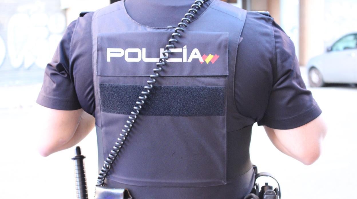 Imagen de archivo de un agente de la Policía Nacional en Valencia