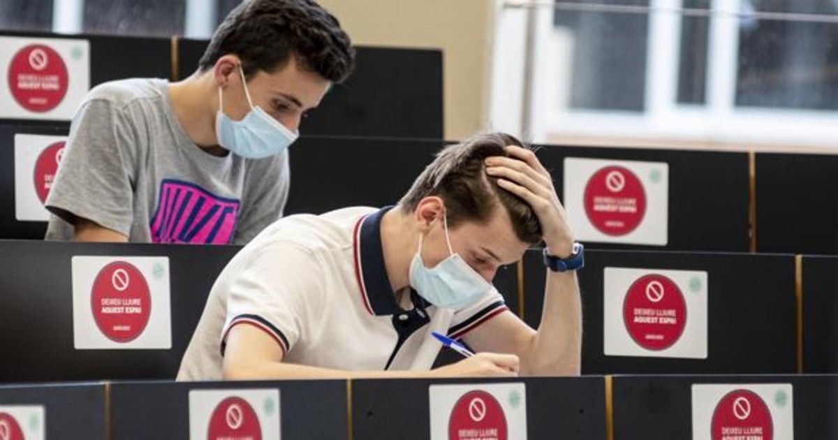 Estudiantes realizan los exámenes de Selectividad en el campus de la Universitat Pompeu Fabra A. QUIROGA