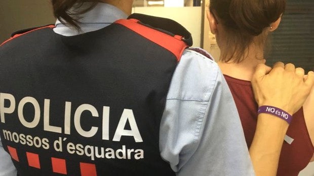 Los Mossos investigan si el suicidio de una niña de 15 años en Barcelona fue por 'bullying'