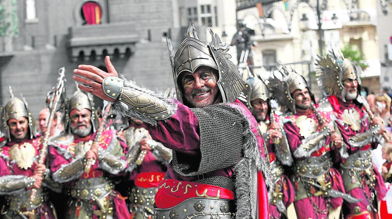 Imagen de archivo de las fiestas de Moros y Cristianos de Alcoy (Alicante)