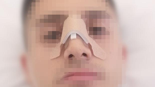 Un hombre intenta asesinar a dos policías porque tenía problemas laborales: «¡Os mato, os rajo a todos!»