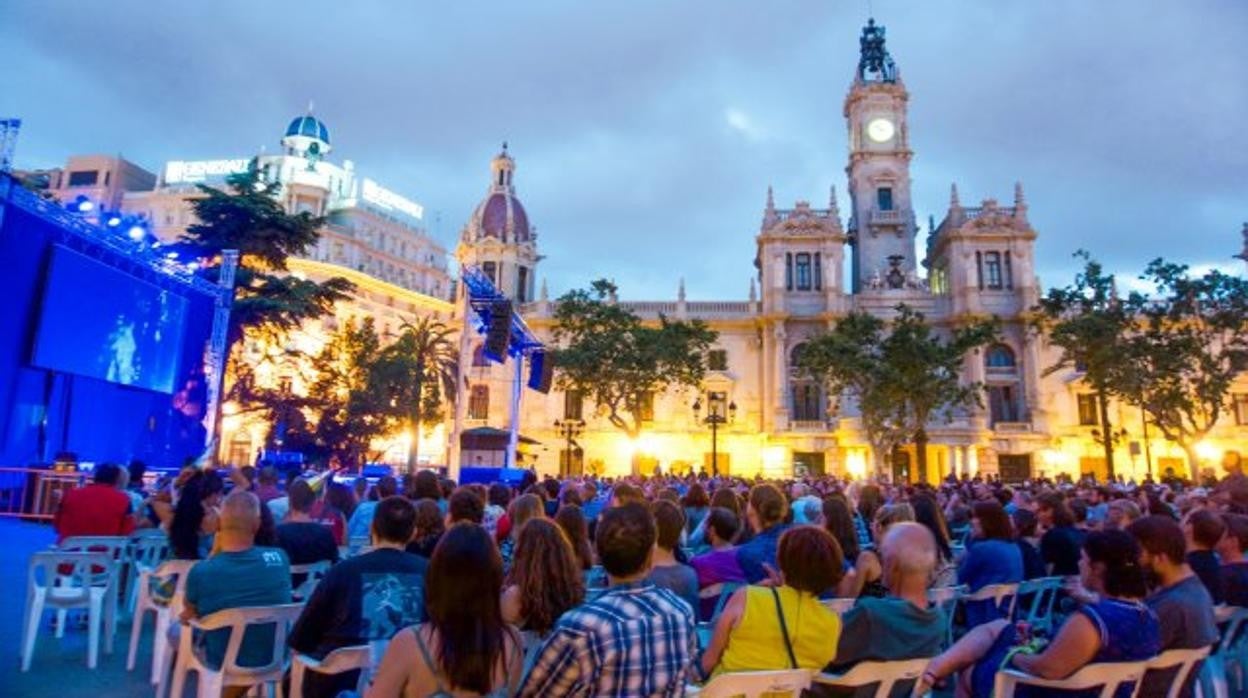 Imagen de archivo de una de las actividades de la Feria de Julio en la plaza del Ayuntamiento