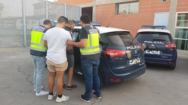 Detienen a dos hombres por el apuñalamiento a un joven en Hellín con un machete