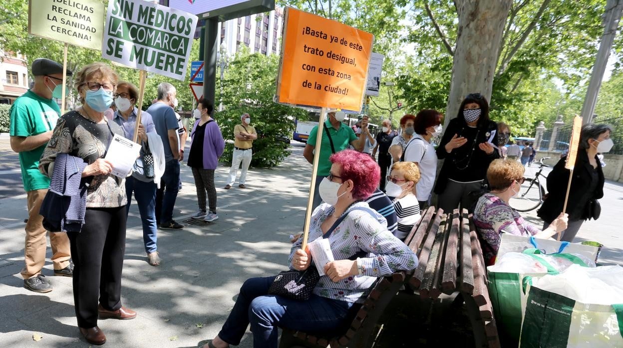 Concentración de la Plataforma en Defensa de la Sanidad Pública en Valladolid