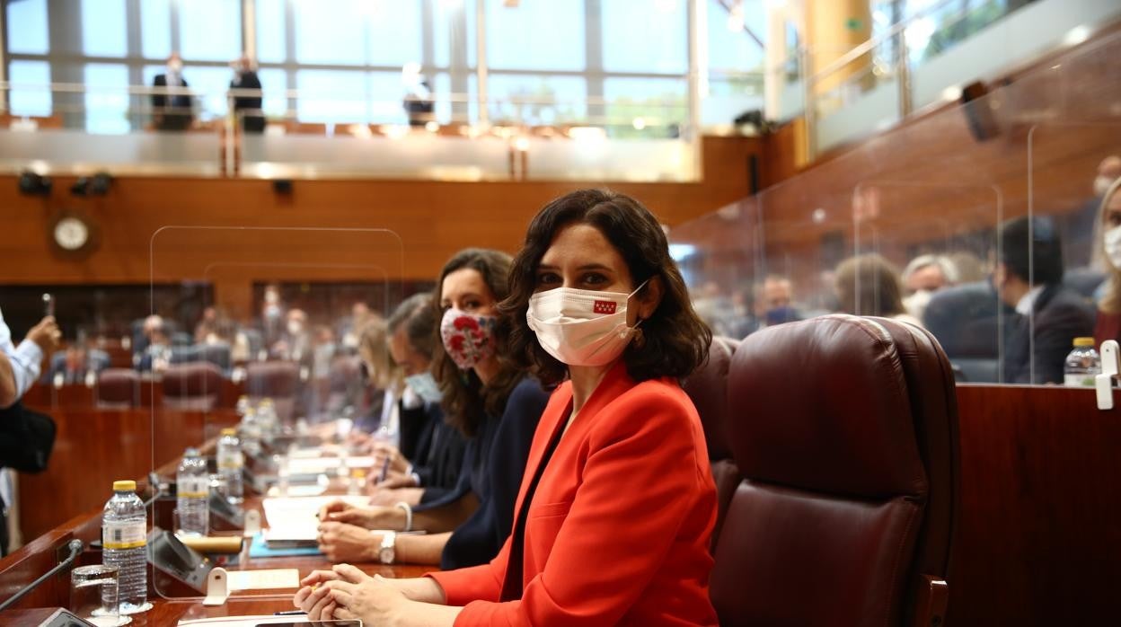 La presidenta en funciones, Isabel Díaz Ayuso, en el pleno de constitución y elección de la Mesa en la Asamblea de Madrid