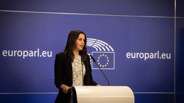 Inés Arrimadas lleva el debate de los indultos a la Unión Europea y niega que contribuyan a la «normalidad»