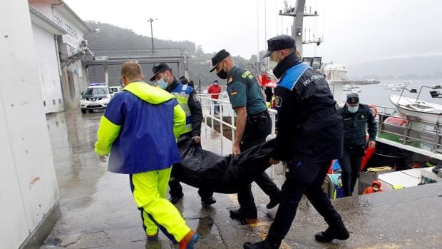 Dos marineros muertos tras el hundimiento de un barco en Cedeira