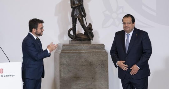 Aragonès aplaude a Elena, en su nombramiento como consejero