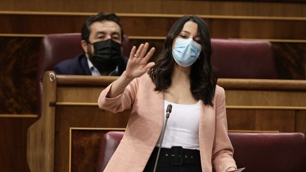 Inés Arrimadas ve a Pere Aragonès «rendido» a Carles Puigdemont pese a la «ruina» del 'procés'