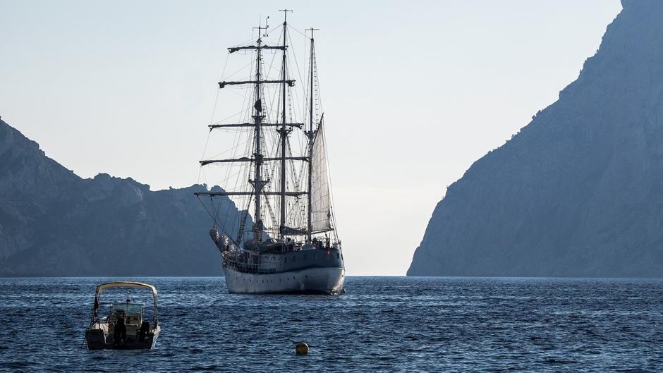 Un buque-escuela zarpa de Valencia para conocer el mundo marino con la Fundación Oceanogràfic