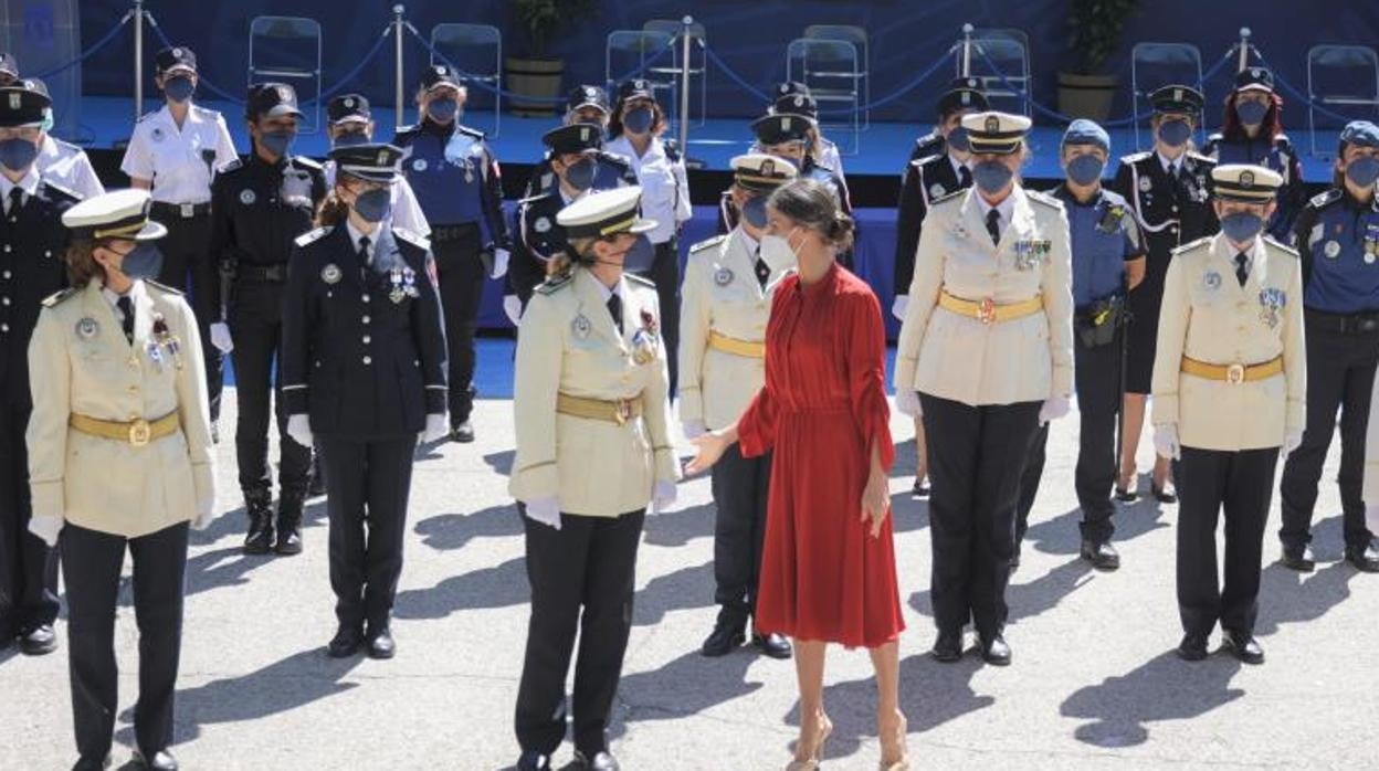 La Reina preside el acto de la festividad de San Juan Bautista, Patrón de la Policía Municipa