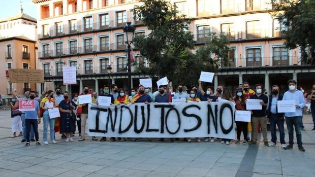 Nuevas Generaciones de Toledo se planta ante los indultos de Pedro Sánchez