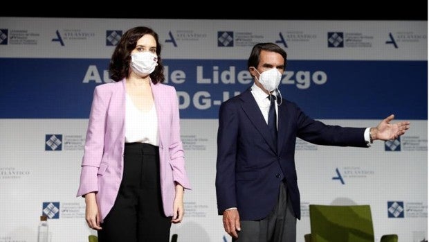 Aznar pone a Ayuso como ejemplo de liderazgo y cree que Madrid marca el camino que debe seguir Casado