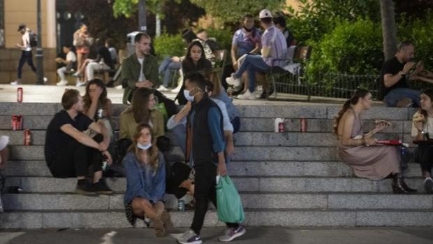 Más de 480 contagiados y miles de jóvenes en cuarentena por el macrobrote de fin de curso en Mallorca