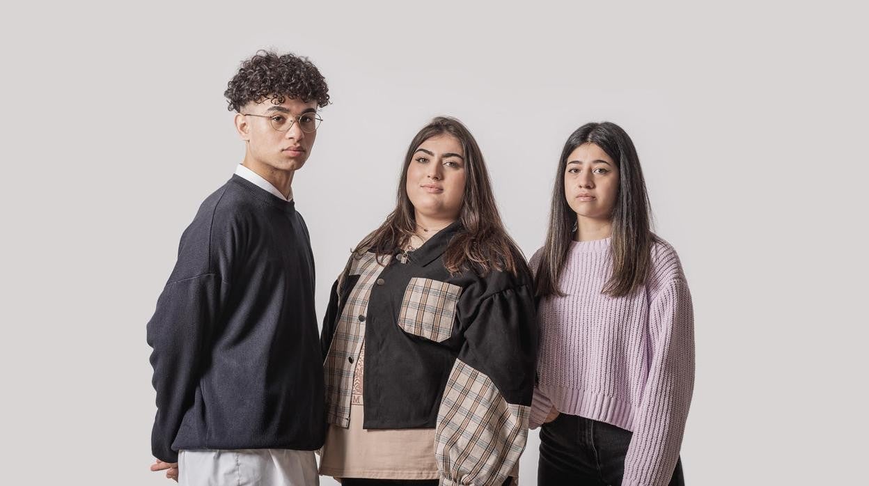 Diógenes, Monse y Francesca, los menores tutelados que participan en la campaña Non nos xulgues