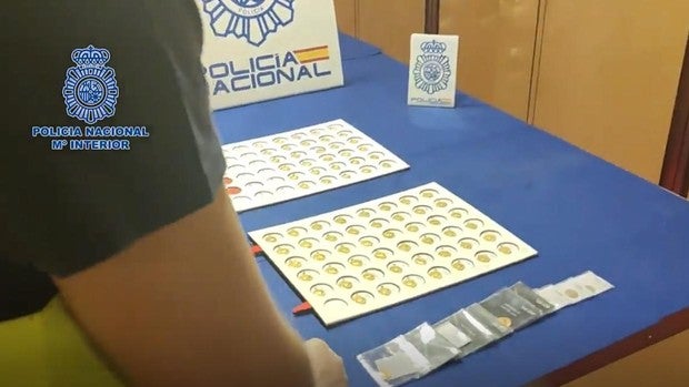 La Policía Nacional recupera un tesorillo de 90 monedas del Imperio Romano y detiene a 4 personas