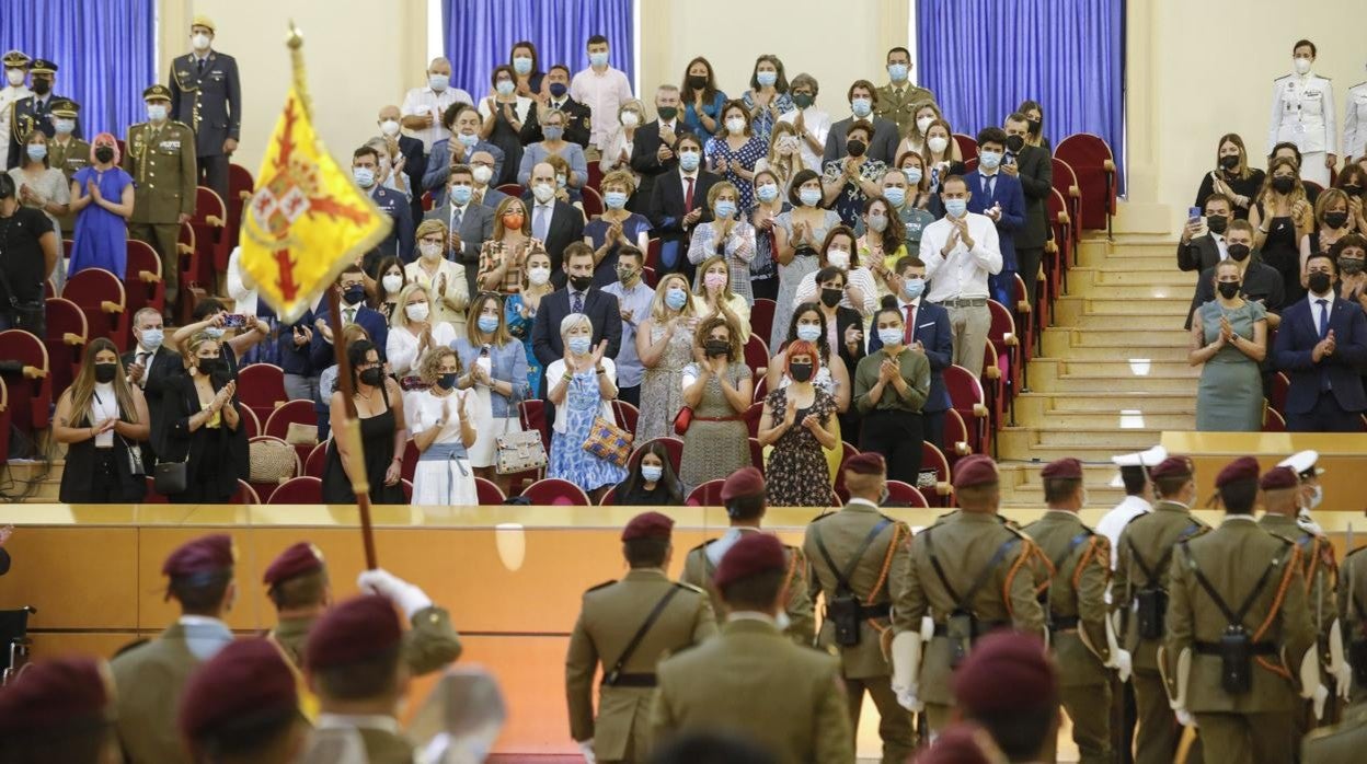 Familiares de fallecidos en Afganistán, en el homenaje organiado por el Ministerio de Defensa