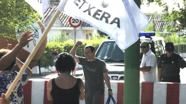 Dos históricos etarras detenidos por organizar los homenajes a los presos de la banda excarcelados