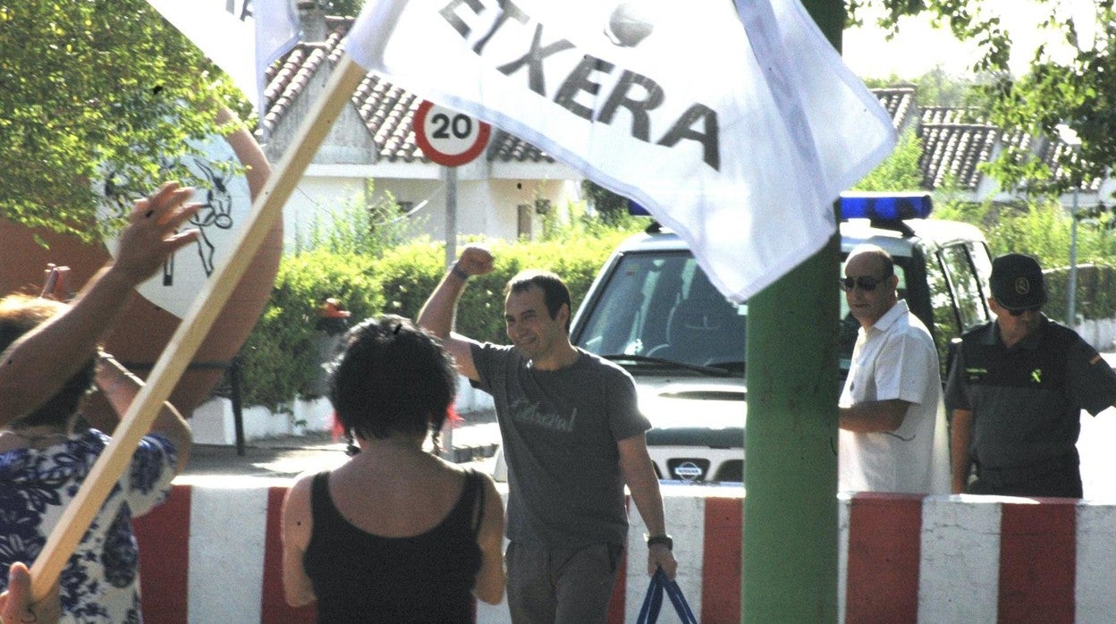 El etarra Pipe, homenajeado tras salir de prisión en 2017