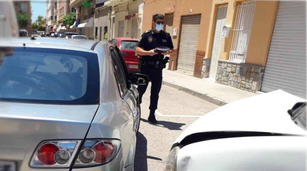 Un agente de la Policía Local de Elche, en una imagen difundida en sus redes sociales