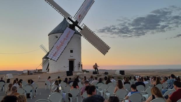 'Atardeceres en vivo' regresa a los molinos de Consuegra