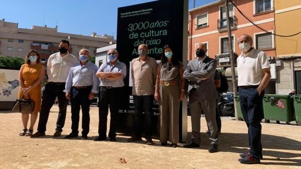 La Diputación promociona en Dénia la exposición «3.000 años de cultura del vino en Alicante»