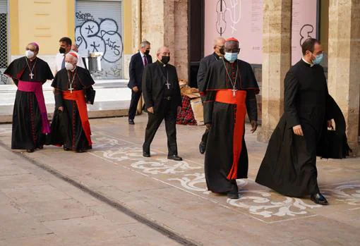 La Universidad Católica de Valencia inviste como doctor honoris causa al cardenal Robert Sarah