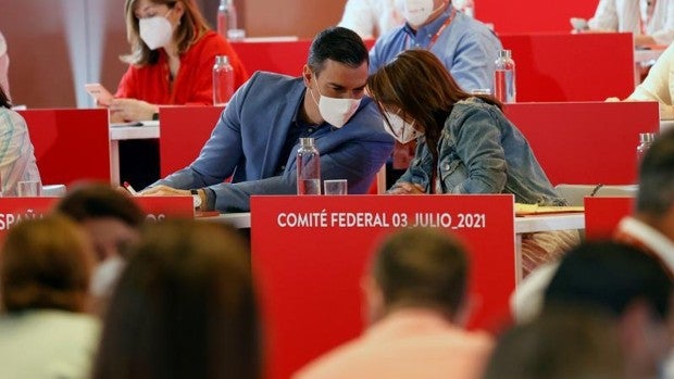 Sánchez reivindica los indultos ante el Comité Federal y predice una evolución social a favor de la medida