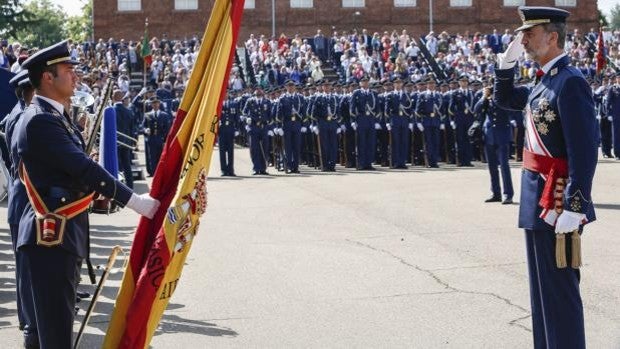 Un brote en la Academia Básica del Aire de León obliga a suspender la visita del Rey