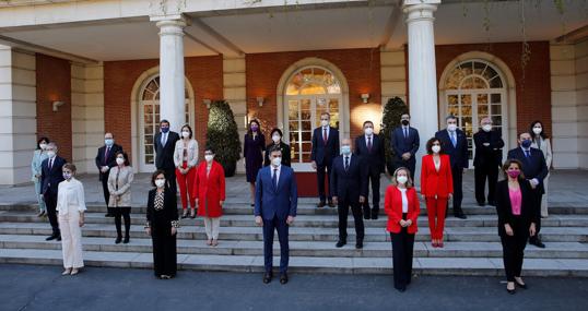 Foto de familia del Consejo de Ministros en el Palacio de La Moncloa