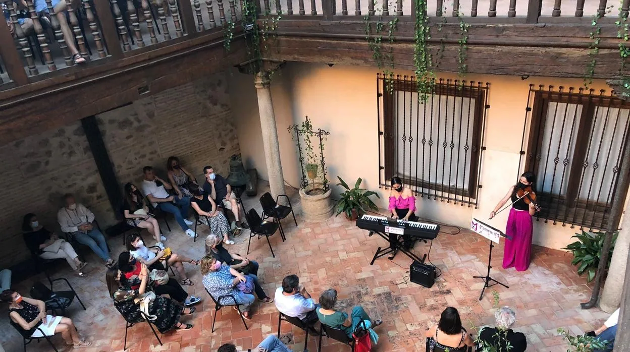 Irene Palencia y Valle Saldaña, piano y violín, el pasado viernes en el convento de San Antonio
