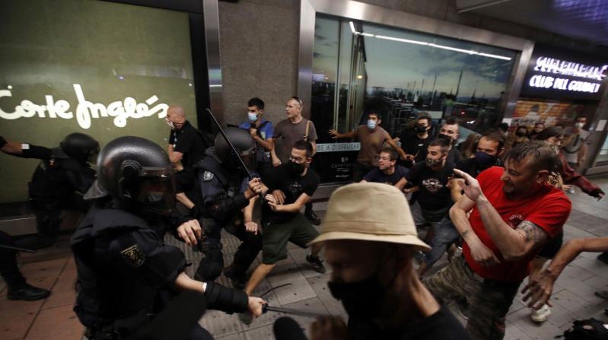 Cargas policiales en Madrid, tras la manifestación contra la muerte violenta de Samuel en La Coruña