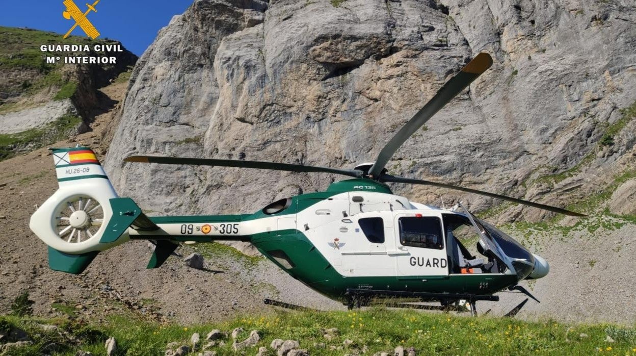 El cadáver del joven fue trasladado en helicóptero a Jaca para practicarle la autopsia