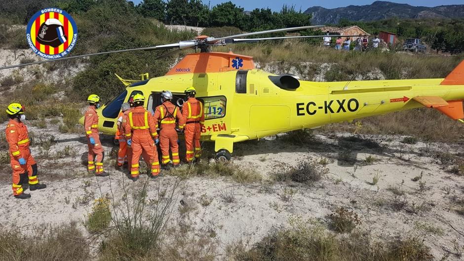 Un fallecido y cuatro heridos graves tras una colisión frontal entre dos coches en Castelló de Rugat