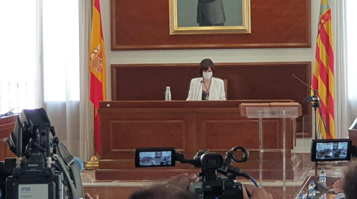 Imagen tomada este domingo de la nueva ministra de Ciencia, Diana Morant, en el pleno en el que ha renunciado a la Alcaldía de Gandía