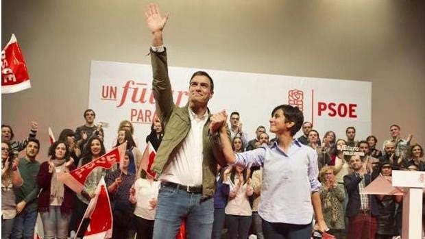 Pedro Sánchez pesca en el feudo de Emiliano García-Page a Isabel Rodríguez