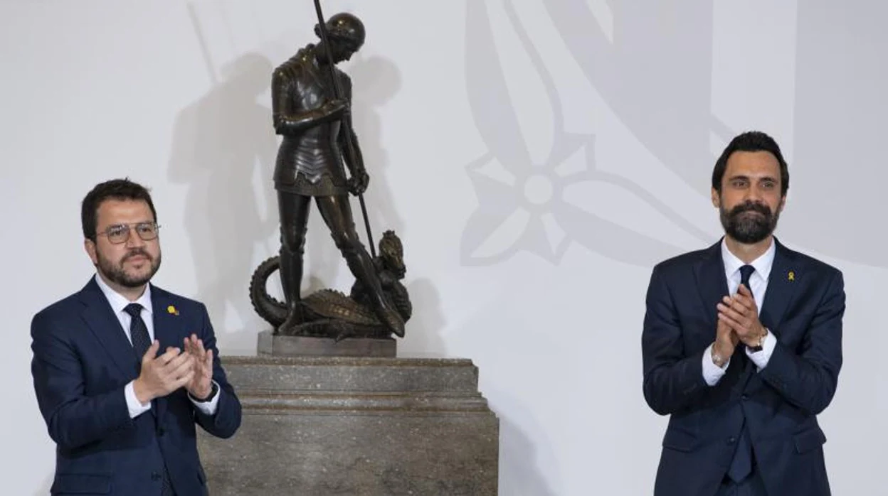 El presidente catalán, Pere Aragonès, junto al consejero de Empresa, Roger Torrent