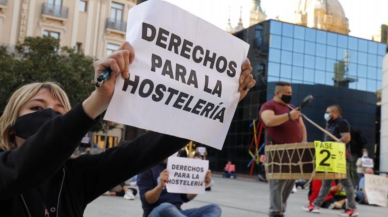 Imagen de archivo de una protesta de los hosteleros contra las restricciones impuestas en Aragón