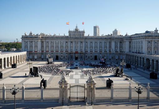 Panorámica del Palacio Real durante el acto