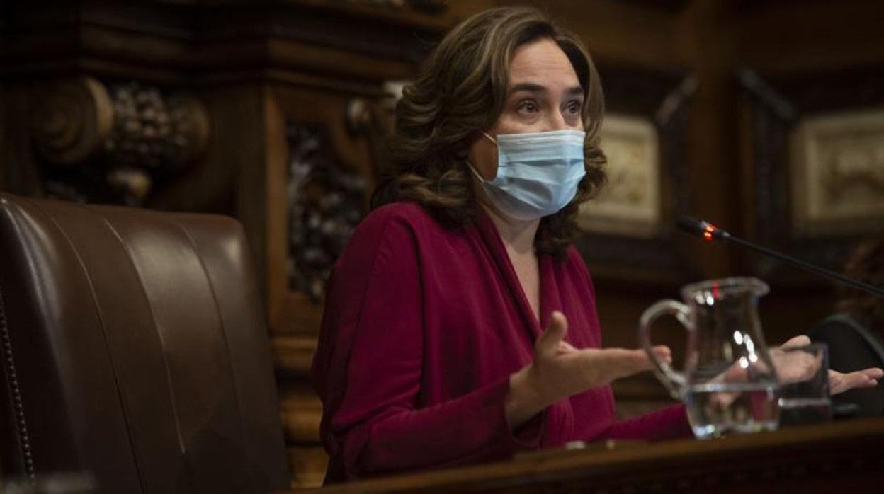 Ada Colau, durante un pleno municipal