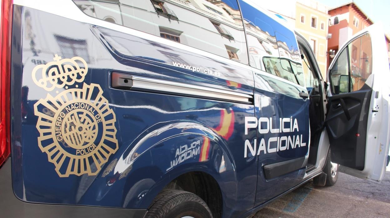 Un vehículo de la Policía Nacional en Valencia